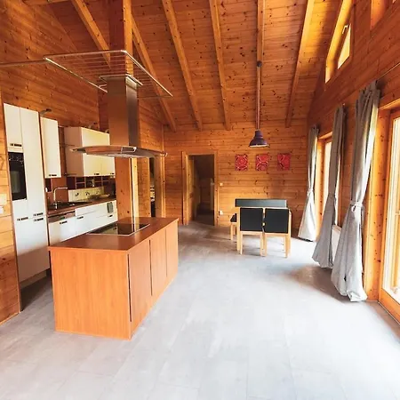 Semesterbostad Gemuetliches Holzhaus Bis 12 Schlafplaetze *