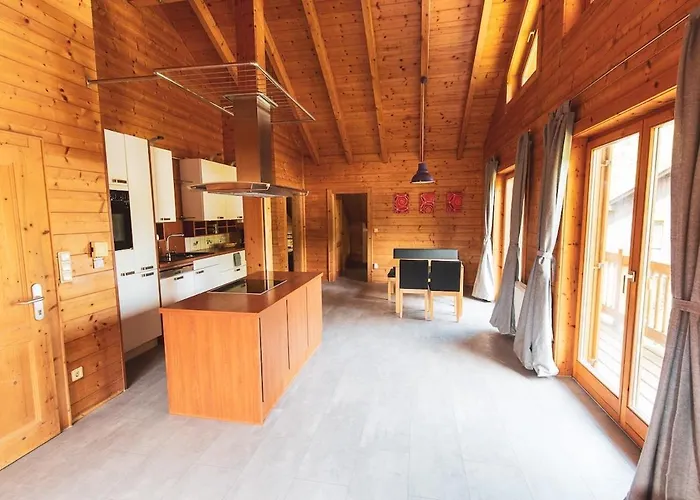 Casa de Férias Gemuetliches Holzhaus Bis 12 Schlafplaetze *