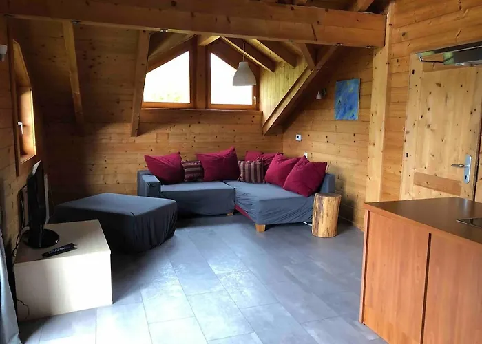 Gemuetliches Holzhaus Bis 12 Schlafplaetze Casa de Férias