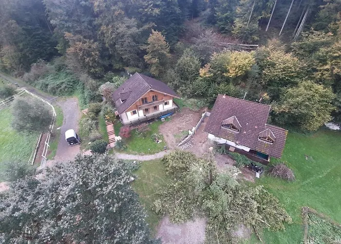 Casa de Férias Gemuetliches Holzhaus Bis 12 Schlafplaetze